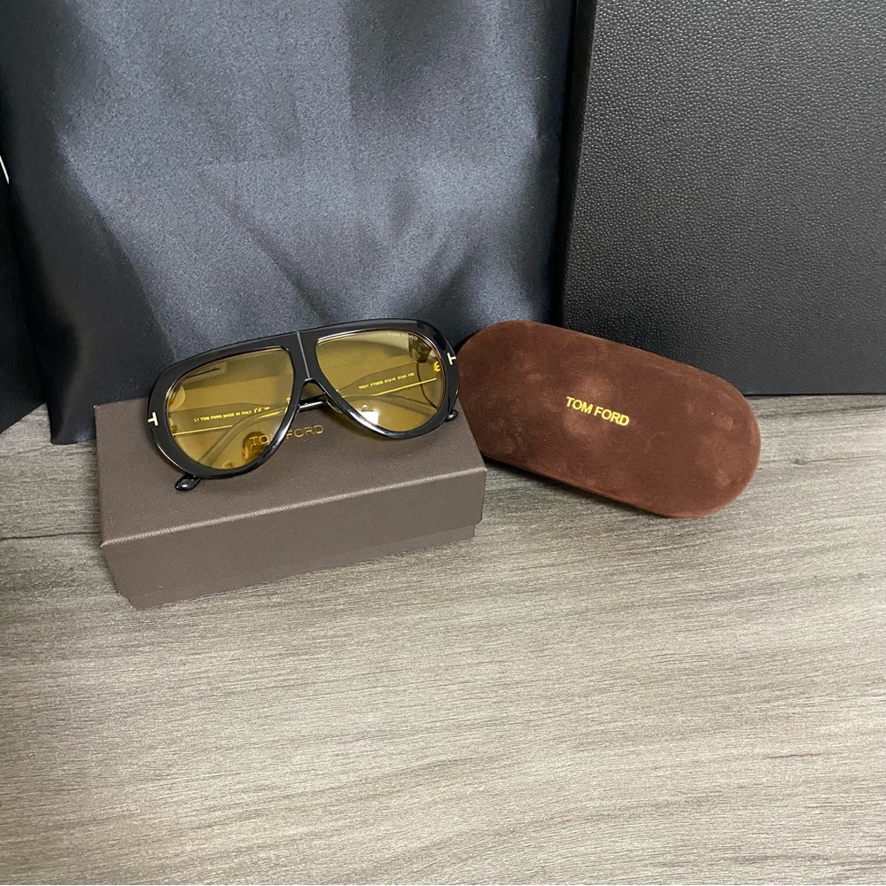 Tom Ford sunglasses🌝🌝🌝 - Picture 2 of 6